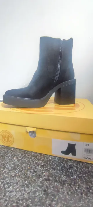 Botas de tacón negras nuevas