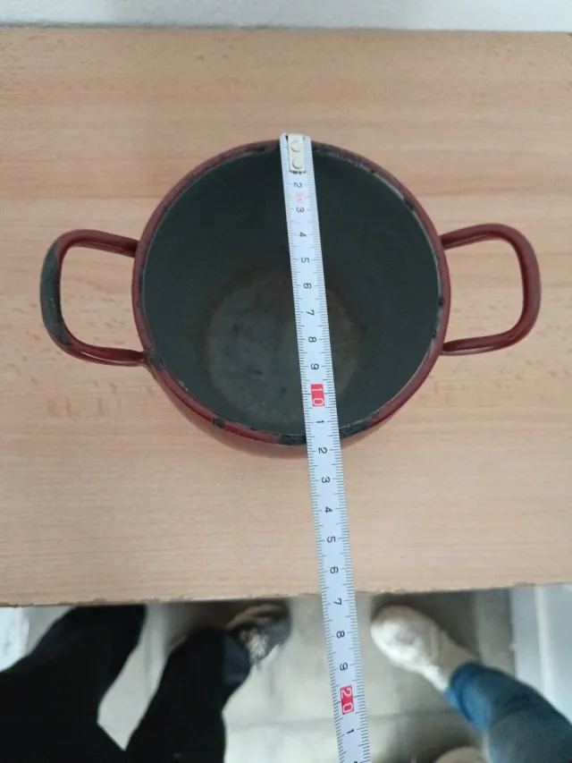 Antiguo puchero esmaltado sin tapa