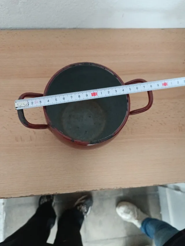 Antiguo puchero esmaltado sin tapa