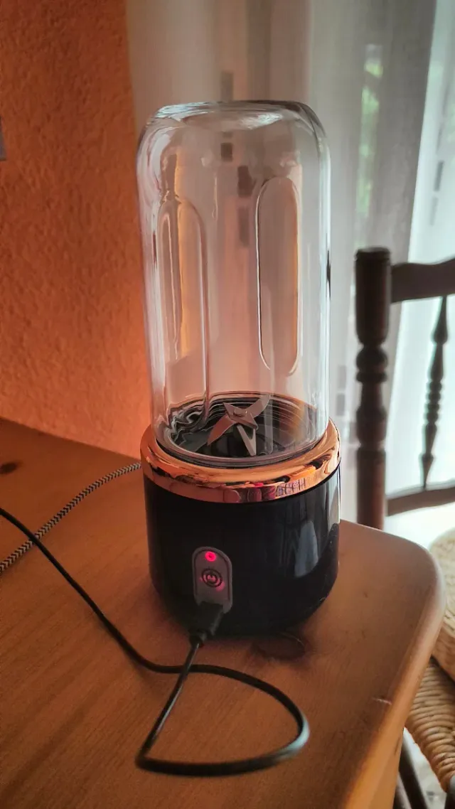 Mini exprimidor de frutas recargable