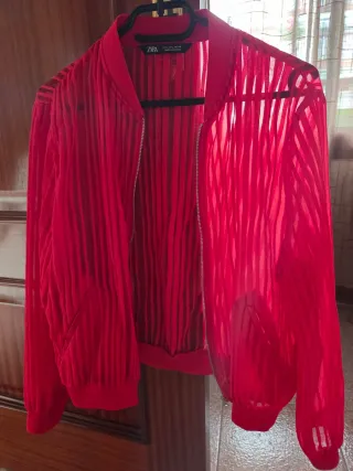 Chaqueta Zara Roja Transparente Talla L