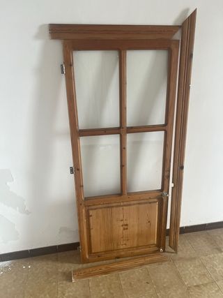 Puerta antigua madera y cristal