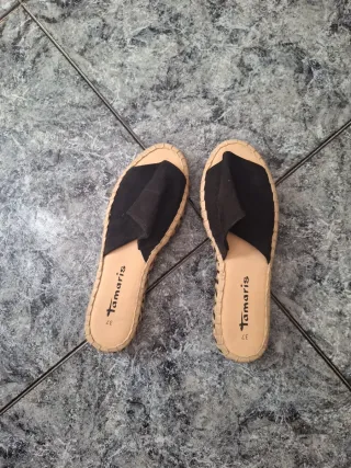 Alpargatas Tamaris Beige y Negras Talla 37