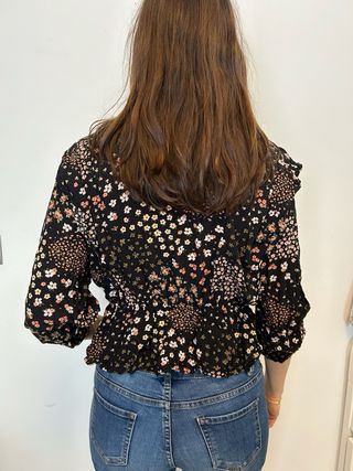 Blusa Pull floral negra talla M