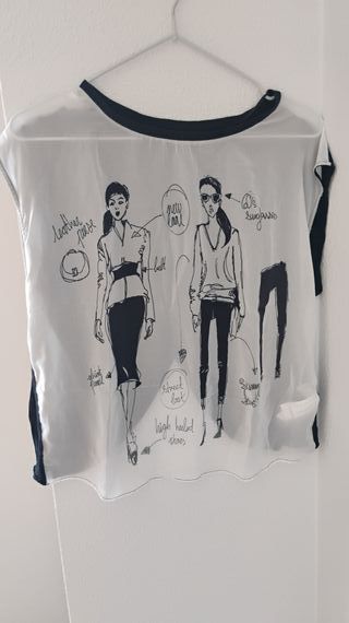 Camiseta fresquita, negra y blanca.