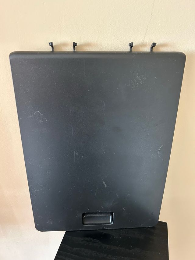 tapa de botiquín en brazo asiento trasero. BMW e46