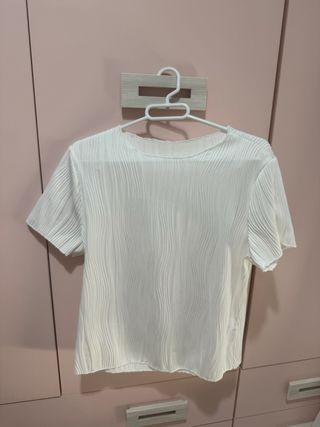 Camiseta blanca plisada manga corta
