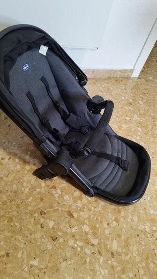 Carro bebé 3 en 1 Chicco. 