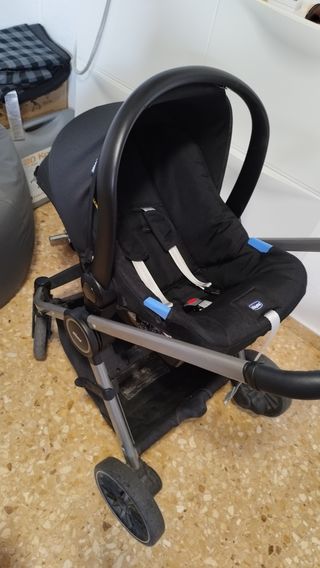 Carro bebé 3 en 1 Chicco. 