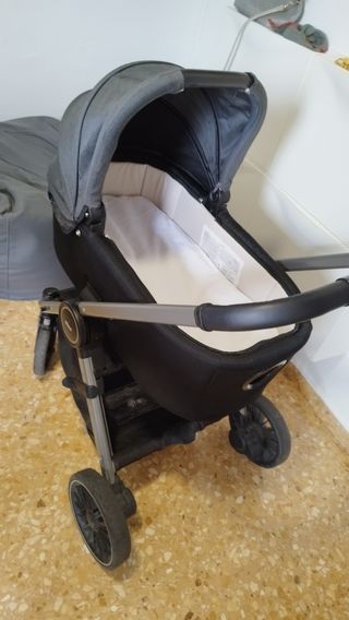 Carro bebé 3 en 1 Chicco. 