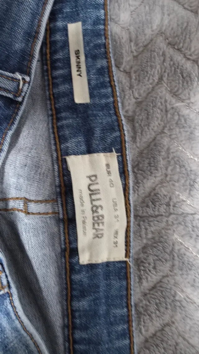 Pantalones vaqueros cortos rasgados pullbear
