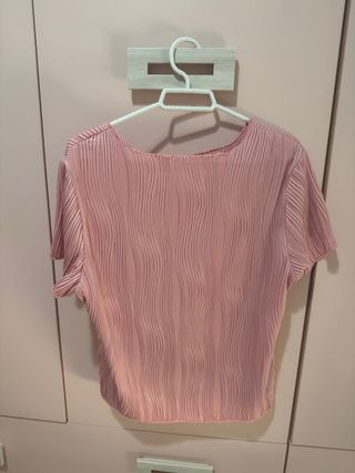 Camiseta rosa pastel plisada