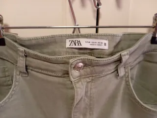 Pantalón Zara verde