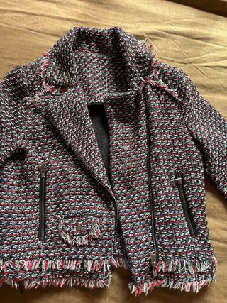 Chaqueta Tweed Gris y Rojo con Cremalleras