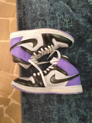 Nike Jordan 1 Mid Viola Bianco e nero