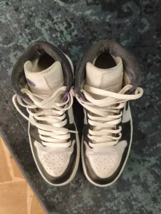 Nike Jordan 1 Mid Viola Bianco e nero