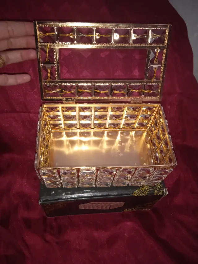 Caja de pañuelos de papel decorada