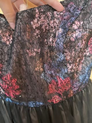 Vestido de fiesta negro y rosa