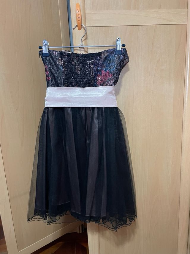 Vestido de fiesta negro y rosa
