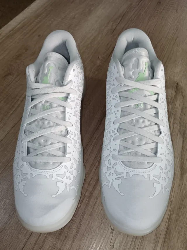 Zapatillas Jordan Blancas y Verdes