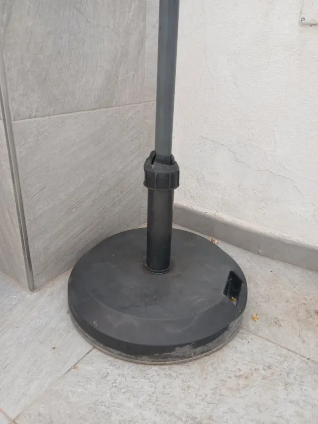 Base para sombrilla negra