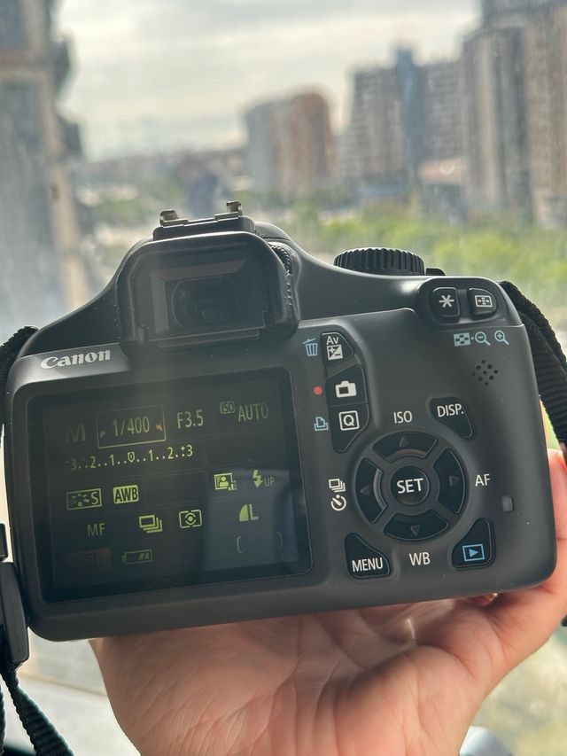 Cámara Canon EOS Rebel T3 Negra