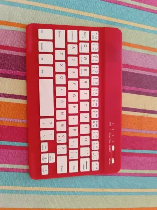 Teclado Bluetooth Rosa Compacto