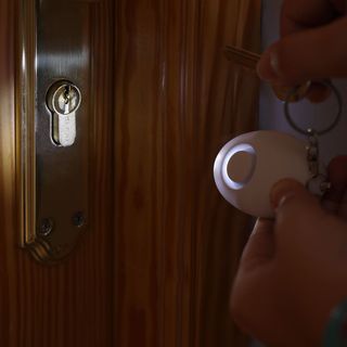 Alarma personal con linterna LED | Nueva sin abrir