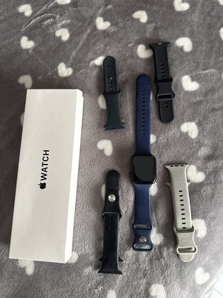 Apple Watch con correas azul y gris