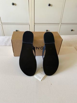 Sandalia tiras de piel Mango negras