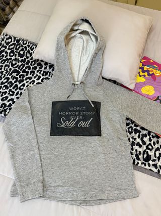 Sudadera gris vintage efecto desgastado