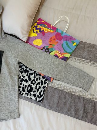 Sudadera gris vintage efecto desgastado