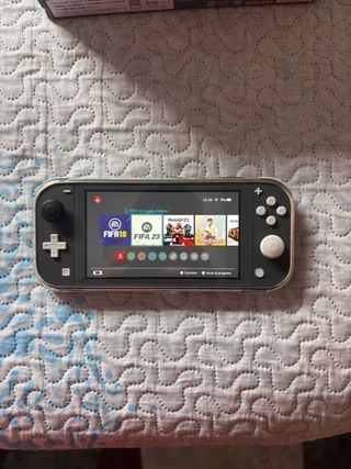 Nintendo Switch Lite Gris + FIFA 18 y 23