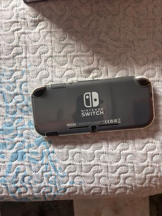 Nintendo Switch Lite Gris + FIFA 18 y 23