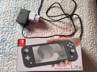 Nintendo Switch Lite Gris + FIFA 18 y 23
