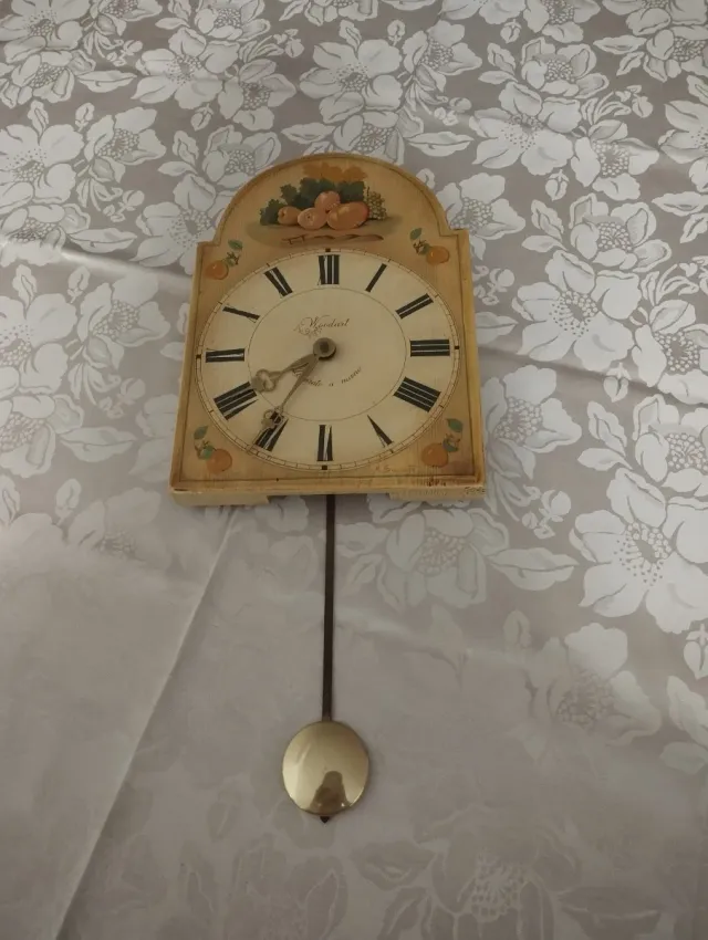 Orologio da parete dipinto a mano