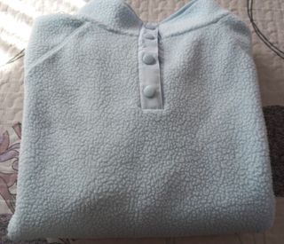 SUDADERA AZUL BEBE CON BOLSILLOS DE CHICA