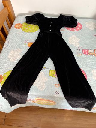 Mono fiesta Zara niña negro
Talla 11-12