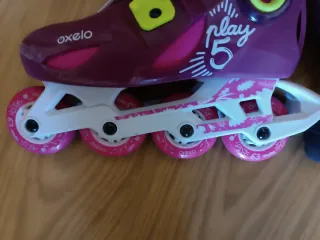 Patines en línea talla 30-32
Incluye casco rosa