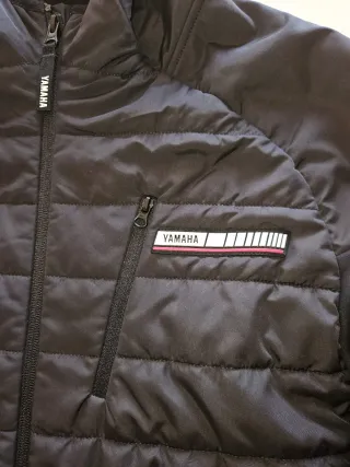 Chaqueta Yamaha acolchada con capucha