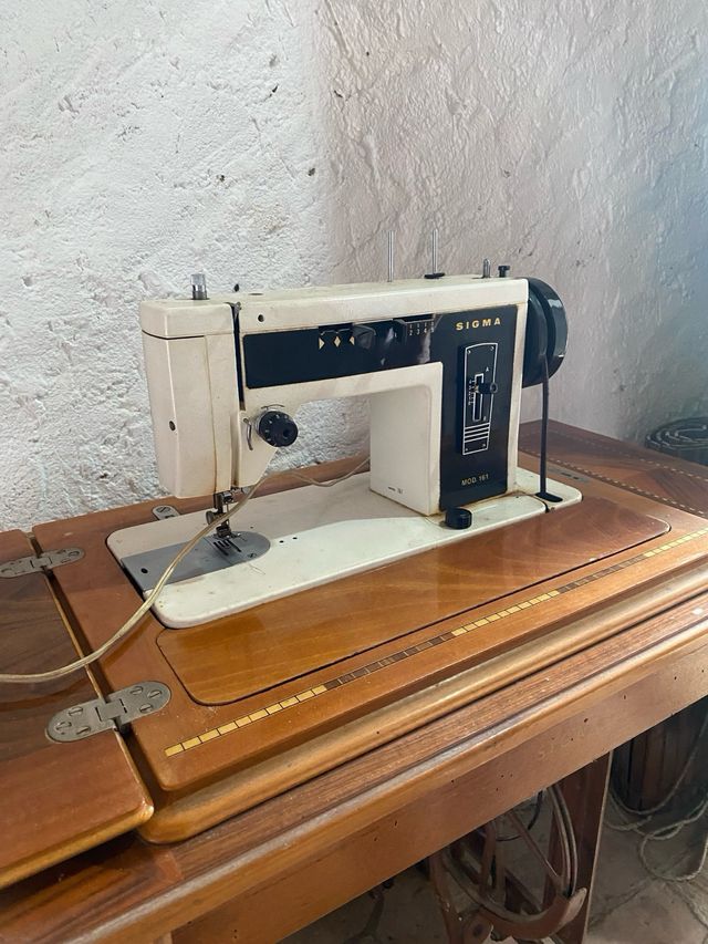 Máquina de coser SIGMA madera y metal