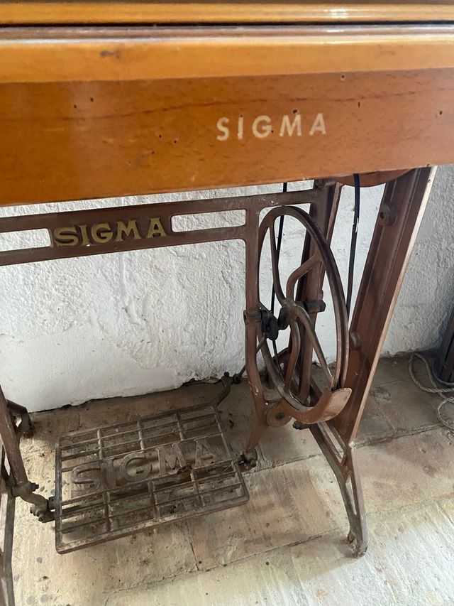 Máquina de coser SIGMA madera y metal