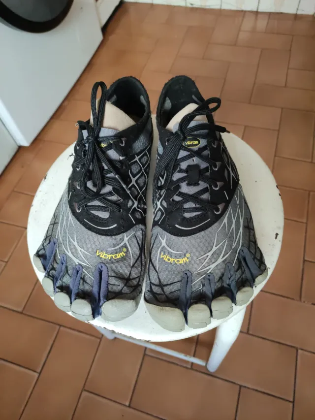 Zapatillas Vibram 5 dedos negras/grises
