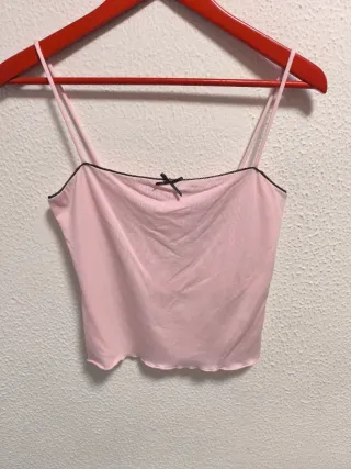 Top rosa Bershka tirantes finos lazo