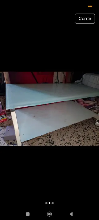 Mesa de cristal con ruedas