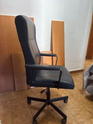 Silla de oficina negra