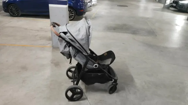 Cochecito bebé gris