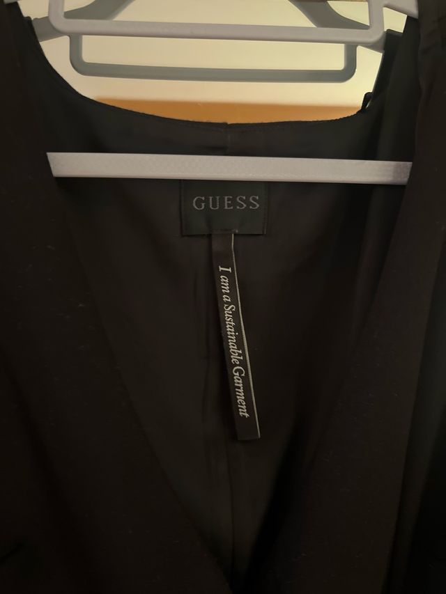 Vestido negro Guess con cremallera