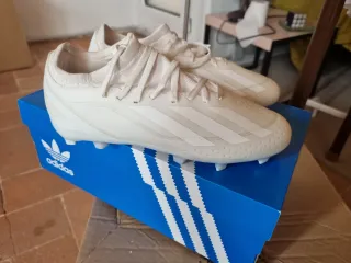 Botas de fútbol Adidas niño. Talla 35 1/2