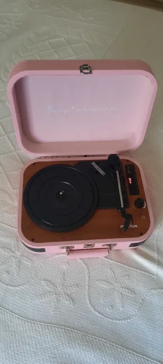 Tocadiscos Maletín Rosa y Madera